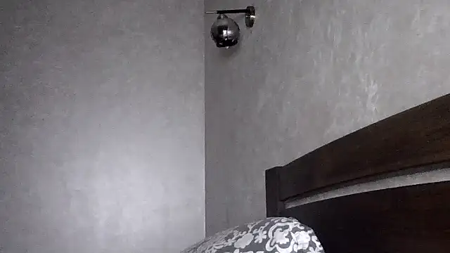 Snapshot of JulianaGold1 chatting on 11/18/25, 10:47 JulianaGold1 online show from 11/18/25, 10:47