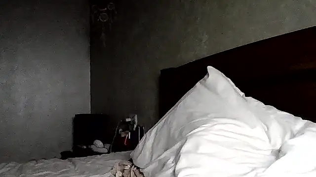 Snapshot of JulianaGold1 chatting on 01/05/26, 09:40 JulianaGold1 online show from 01/05/26, 09:40