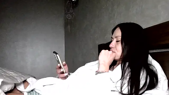 Snapshot of JulianaGold1 chatting on 01/18/26, 11:30 JulianaGold1 online show from 01/18/26, 11:30