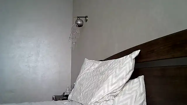 Snapshot of JulianaGold1 chatting on 02/18/26, 08:21 JulianaGold1 online show from 02/18/26, 08:21