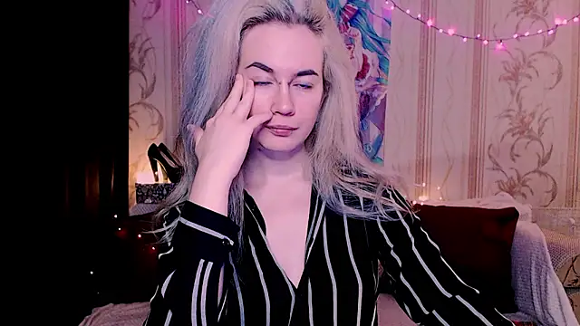 Snapshot of xxxcharismaaa chatting on 03/06/26, 12:18 xxxcharismaaa online show from 03/06/26, 12:18