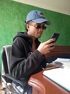 Snapshot of pinedasex777 chatting on 11/07/25, 03:45 pinedasex777 online show from 11/07/25, 03:45