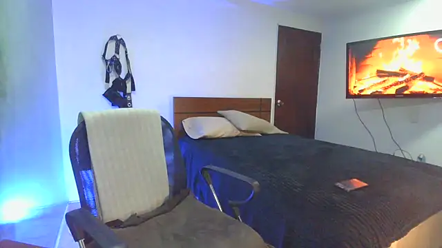 Snapshot of pinedasex777 chatting on 11/18/25, 10:41 pinedasex777 online show from 11/18/25, 10:41