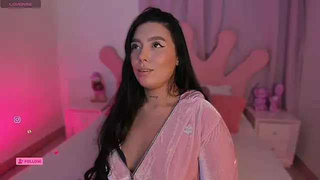 Snapshot of shantall_vidales_ chatting on 10/13/25, 04:01 shantall vidales online show from 10/13/25, 04:01