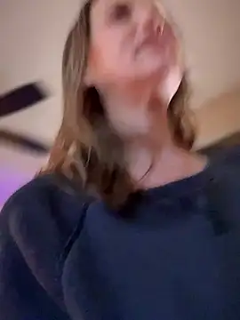 MaiseKnox online show from 12/04/24, 10:41