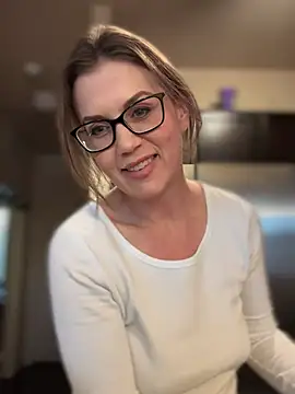 MaiseKnox online show from 12/05/24, 11:18