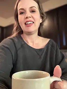 MaiseKnox online show from 12/10/24, 09:22