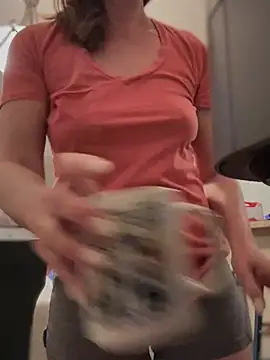 MaiseKnox online show from 12/19/24, 12:34