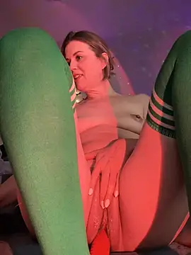 MaiseKnox online show from 12/27/24, 02:04