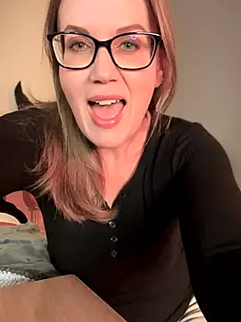 MaiseKnox online show from 10/20/25, 11:05