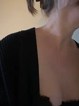 Snapshot of MaiseKnox chatting on 11/04/25, 10:09 MaiseKnox online show from 11/04/25, 10:09