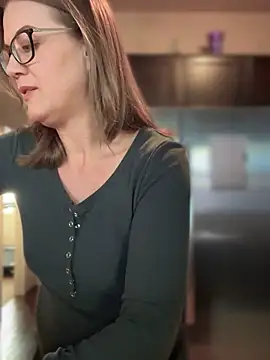 Snapshot of MaiseKnox chatting on 11/11/25, 09:59 MaiseKnox online show from 11/11/25, 09:59