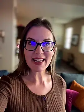 Snapshot of MaiseKnox chatting on 11/14/25, 09:57 MaiseKnox online show from 11/14/25, 09:57