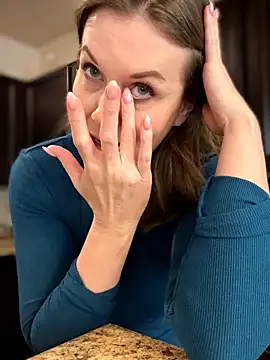 MaiseKnox online show from 03/31/26, 10:21