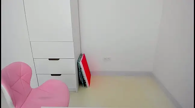 Snapshot of MiaStripDance chatting on 12/16/24, 11:01 MiaStripDance online show from 12/16/24, 11:01