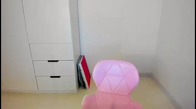 Snapshot of MiaStripDance chatting on 12/21/24, 04:25 MiaStripDance online show from 12/21/24, 04:25