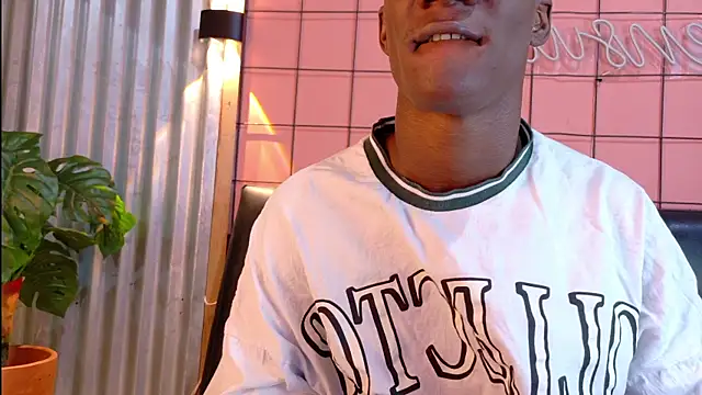 Snapshot of martin_killer chatting on 09/23/25, 01:52 martin killer online show from 09/23/25, 01:52