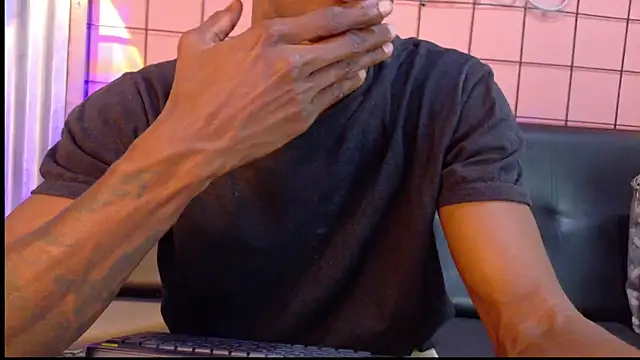 Snapshot of martin_killer chatting on 11/13/25, 01:15 martin killer online show from 11/13/25, 01:15