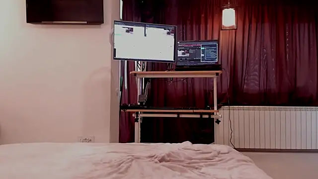 aryahunt1 online show from 02/14/26, 08:44