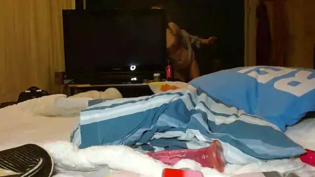 April LoveUK online show from 03/03/25, 02:04