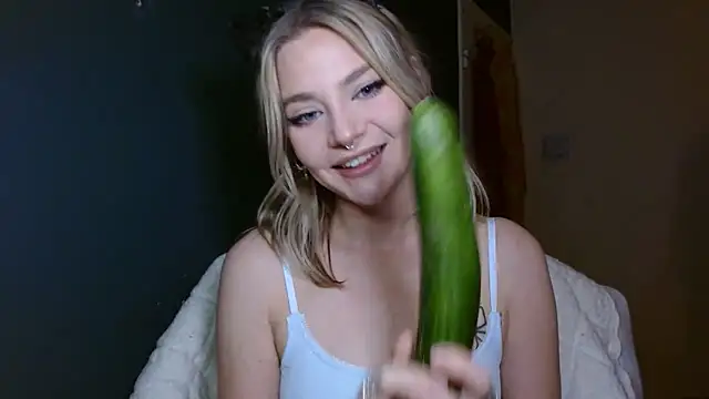 April LoveUK online show from 03/16/25, 11:04