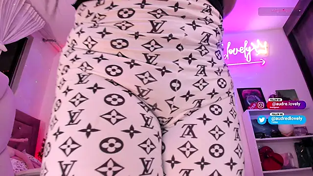 AudredLovely online show from 11/12/25, 02:45