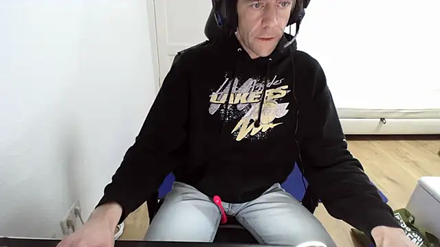 Snapshot of fit_ass_2021 chatting on 02/25/25, 08:41 fit ass 2021 online show from 02/25/25, 08:41