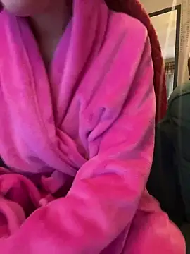 Snapshot of Lolybarbie chatting on 12/20/24, 02:38 Lolybarbie online show from 12/20/24, 02:38