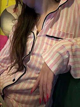 Snapshot of Lolybarbie chatting on 01/29/25, 05:35 Lolybarbie online show from 01/29/25, 05:35