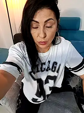 Snapshot of charrlote_love chatting on 11/08/25, 02:39 charrlote love online show from 11/08/25, 02:39