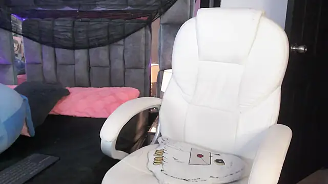 Christaly  online show from 10/24/25, 10:06