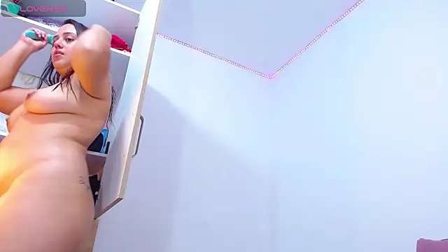 Snapshot of Luciana0226 chatting on 03/18/25, 09:53 Luciana0226 online show from 03/18/25, 09:53