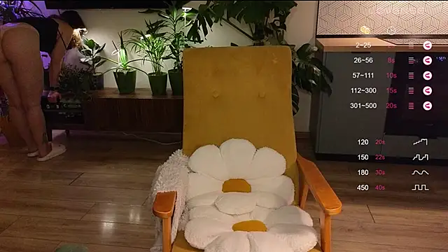 Snapshot of AliceKingsleigh chatting on 02/12/25, 12:12 AliceKingsleigh online show from 02/12/25, 12:12