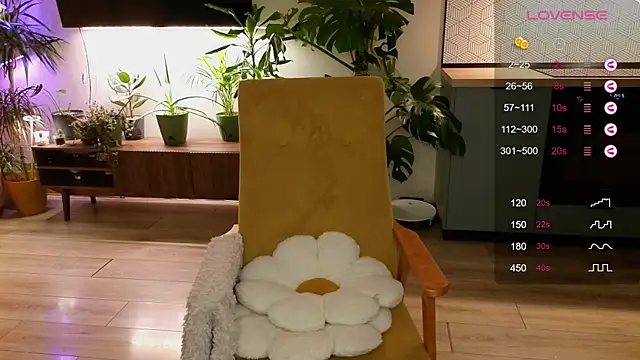 Snapshot of AliceKingsleigh chatting on 02/20/25, 04:25 AliceKingsleigh online show from 02/20/25, 04:25