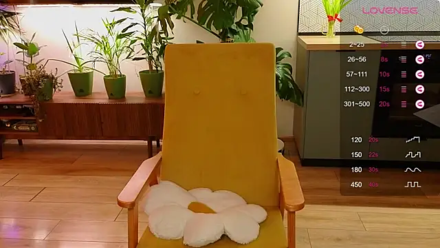 Snapshot of AliceKingsleigh chatting on 03/12/25, 02:09 AliceKingsleigh online show from 03/12/25, 02:09