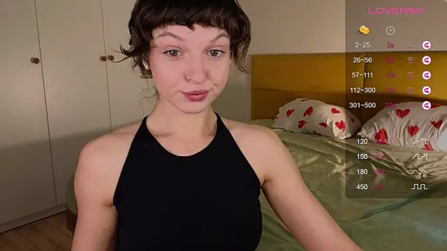 Snapshot of AliceKingsleigh chatting on 05/14/26, 05:47 AliceKingsleigh online show from 05/14/26, 05:47