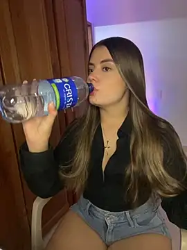 Snapshot of Miss_valeriaa chatting on 10/16/25, 02:40 Miss valeriaa online show from 10/16/25, 02:40