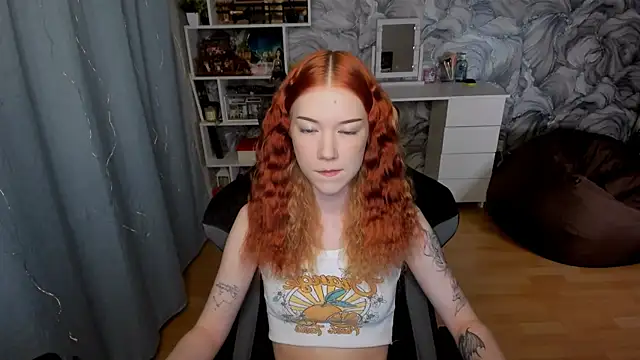 Snapshot of litl_Mia chatting on 09/28/25, 04:23 litl Mia online show from 09/28/25, 04:23