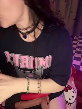 Snapshot of BlaizeyBBy chatting on 03/23/25, 05:32 BlaizeyBBy online show from 03/23/25, 05:32