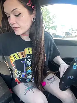 Snapshot of BlaizeyBBy chatting on 10/10/25, 11:37 BlaizeyBBy online show from 10/10/25, 11:37