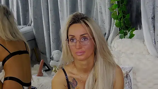 IsabelleEthan online show from 12/14/25, 02:17