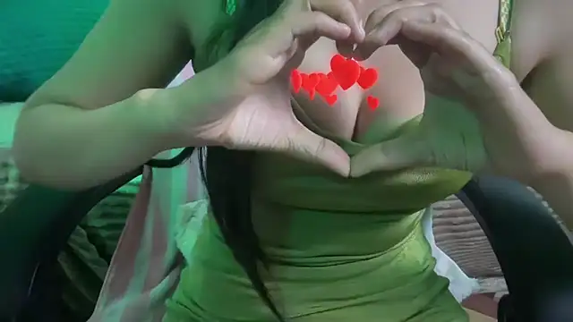 Snapshot of Queen_Angelena chatting on 12/16/25, 05:18 Queen Angelena online show from 12/16/25, 05:18