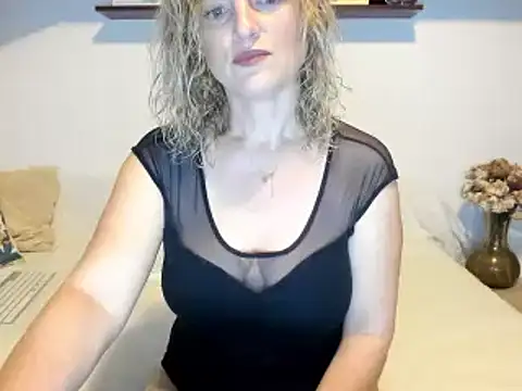 Snapshot of Jadore_able chatting on 12/13/24, 02:43 Jadore able online show from 12/13/24, 02:43