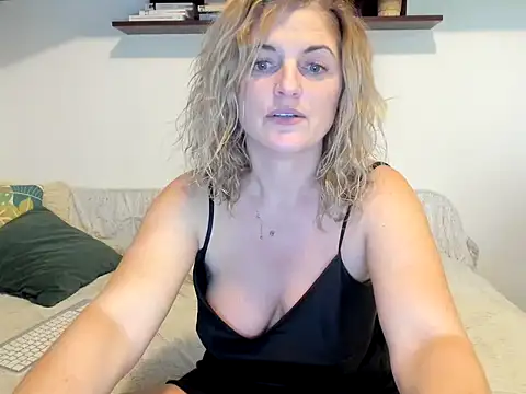 Snapshot of Jadore_able chatting on 01/16/25, 07:28 Jadore able online show from 01/16/25, 07:28