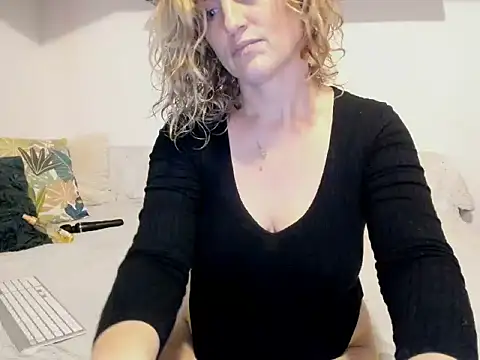 Snapshot of Jadore_able chatting on 02/08/25, 05:51 Jadore able online show from 02/08/25, 05:51