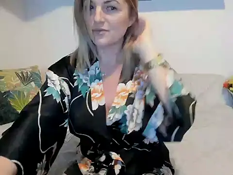 Snapshot of Jadore_able chatting on 02/15/25, 04:25 Jadore able online show from 02/15/25, 04:25