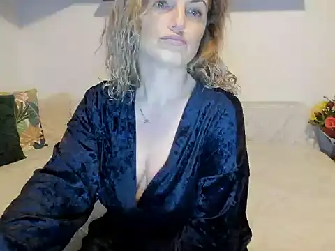 Snapshot of Jadore_able chatting on 02/20/25, 02:40 Jadore able online show from 02/20/25, 02:40