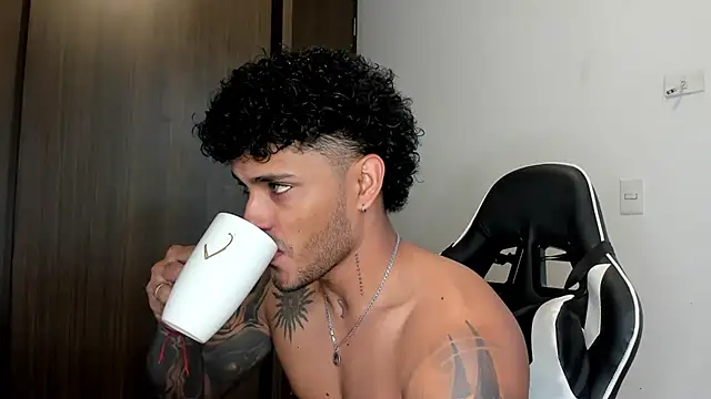 Alessandro Vanni online show from 01/31/25, 01:02