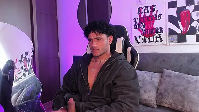 Snapshot of Alessandro_Vanni chatting on 03/04/26, 01:28 Alessandro Vanni online show from 03/04/26, 01:28