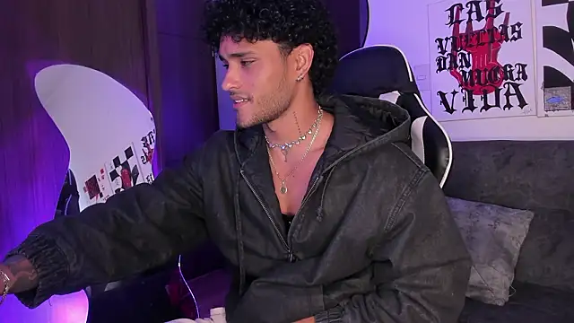 Snapshot of Alessandro_Vanni chatting on 03/05/26, 10:39 Alessandro Vanni online show from 03/05/26, 10:39